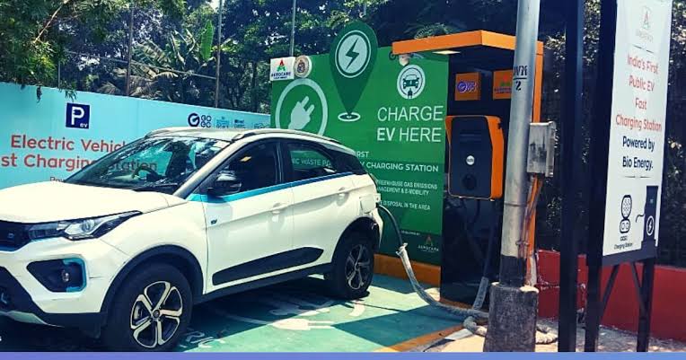 नई ईवी नीति को मंजूरी: केंद्र ने आयातित इलेक्ट्रिक कारों पर टैक्स में की कटौती