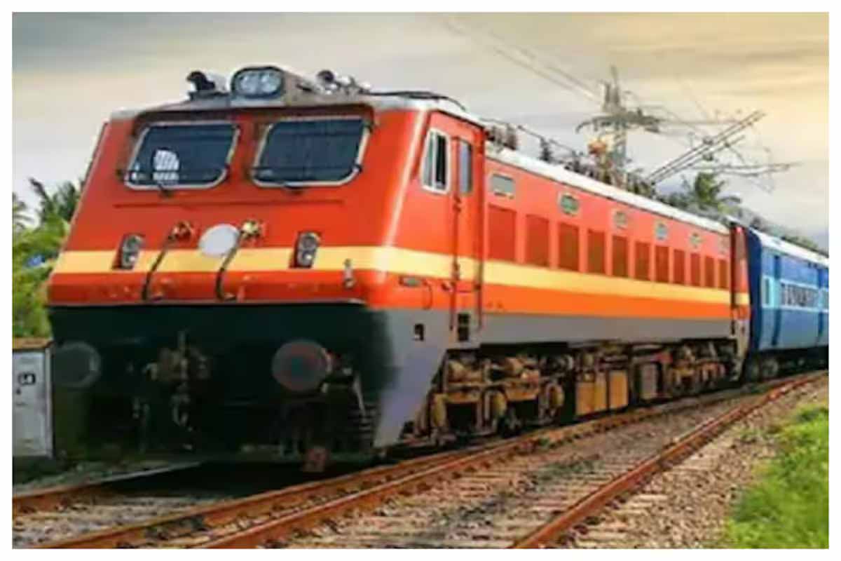 Train 11.jpg