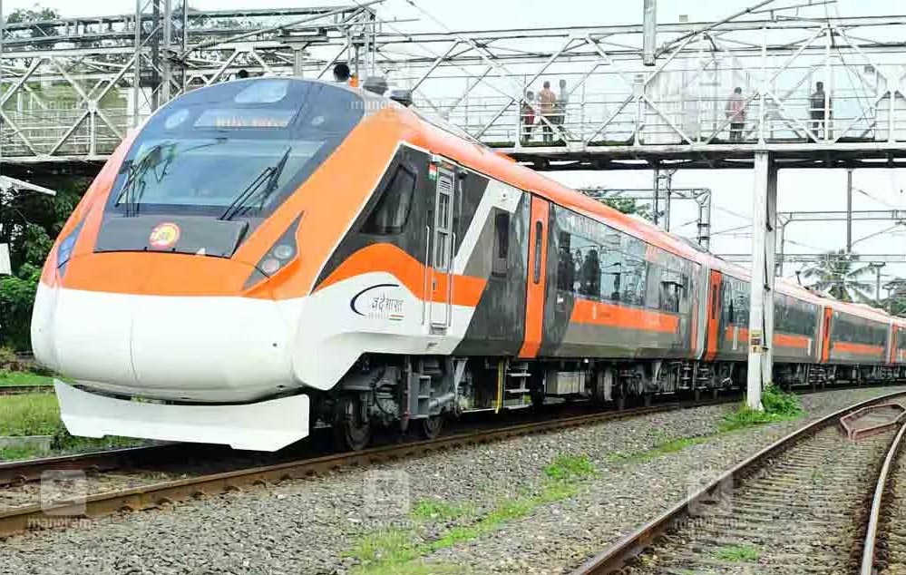 Vande Bharat Express 73 4.jpg