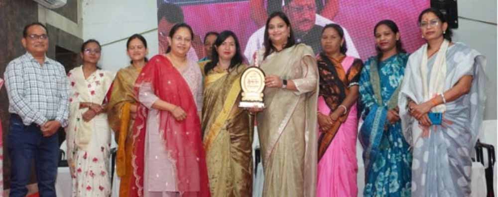 MAhila 01 2.jpg