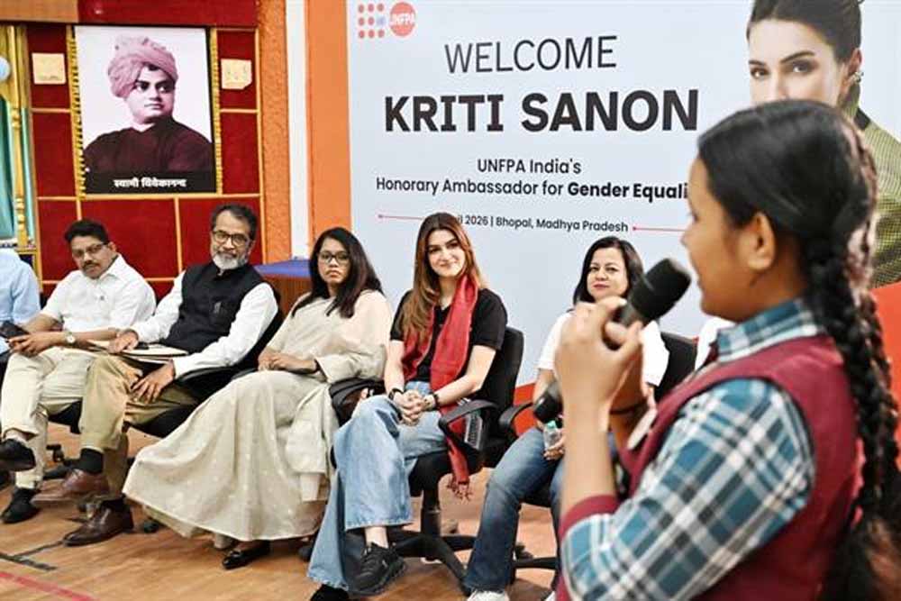 Kriti senon.jpg