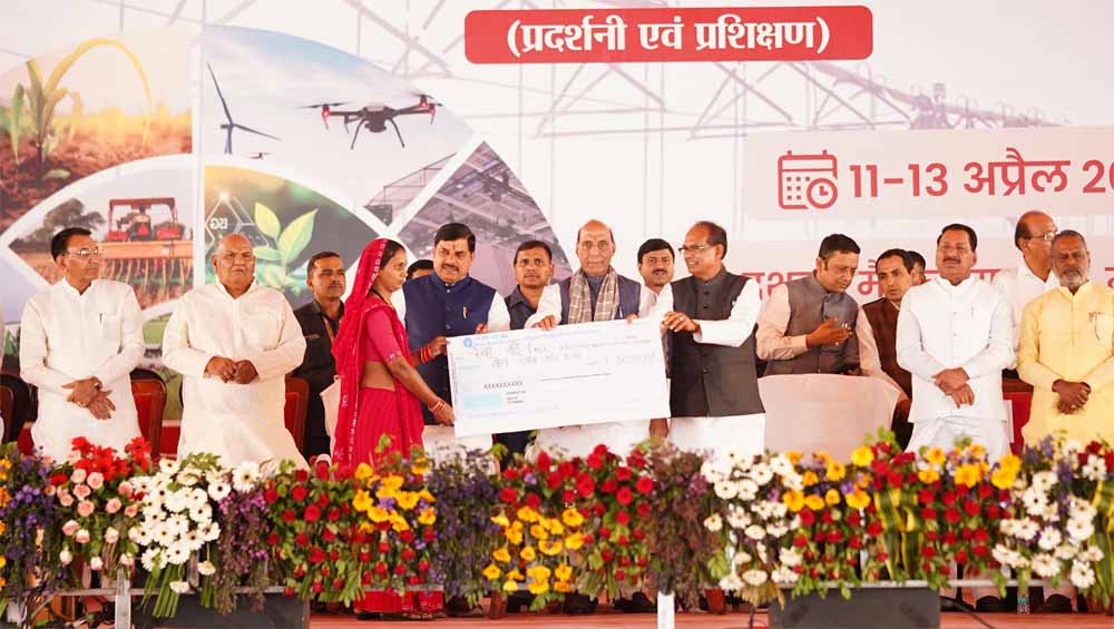 Rajnath with mohan2.jpg