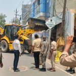 वृंदावन परिक्रमा मार्ग में अतिक्रमण हटाया गया, श्रद्धालुओं को राहत