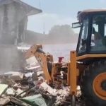 बहराइच में चला बुल्डोजर, मदरसा समेत 11 अवैध निर्माण जमींदोज