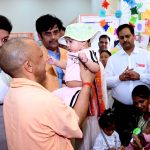 सीएम योगी ने बताया, कैसे पेश आएं बच्चों से