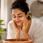 घर पर बनाएं नेचुरल फेस वॉश, बेसन, एलोवेरा और ओट्स से पाएं चमकदार और हेल्दी स्किन