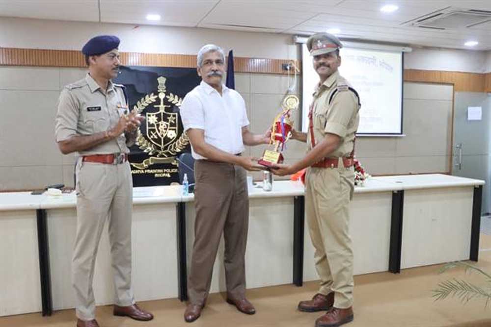 Award 01.jpg