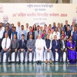 डीजीपी  कैलाश मकवाणा से राष्ट्रीय स्तर पर सम्मानित फिंगरप्रिंट विशेषज्ञ निरीक्षक योगेन्द्र साहू ने की सौजन्य भेंट