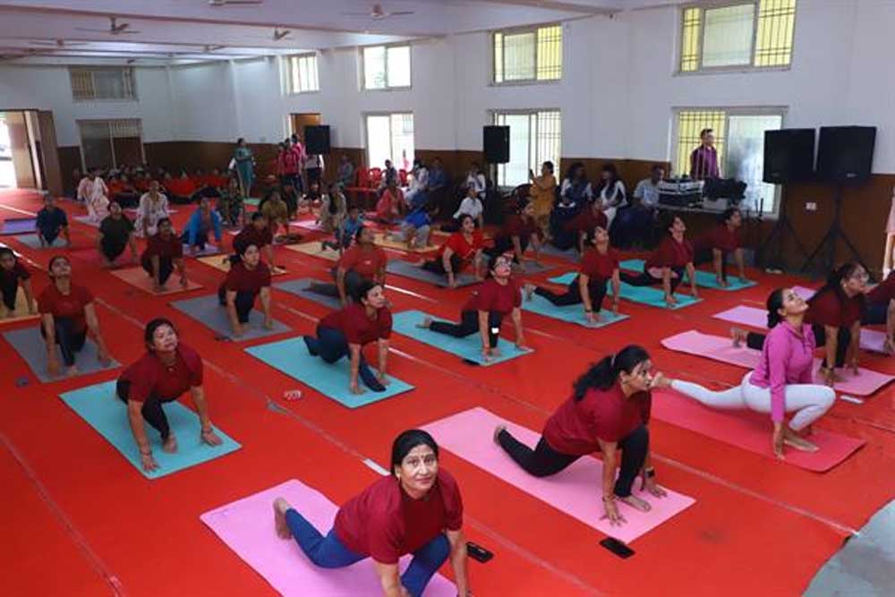 Police Yoga 01.jpg