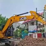 15 मौतों के बाद बड़ा एक्शन! 15 दिन का नोटिस खत्म, लखनऊ अग्निकांड वाली बिल्डिंग पर चला बुलडोजर