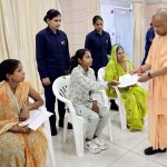 मुख्यमंत्री योगी आदित्यनाथ ने जनता दर्शन में सुनीं फरियादियों की समस्याएं