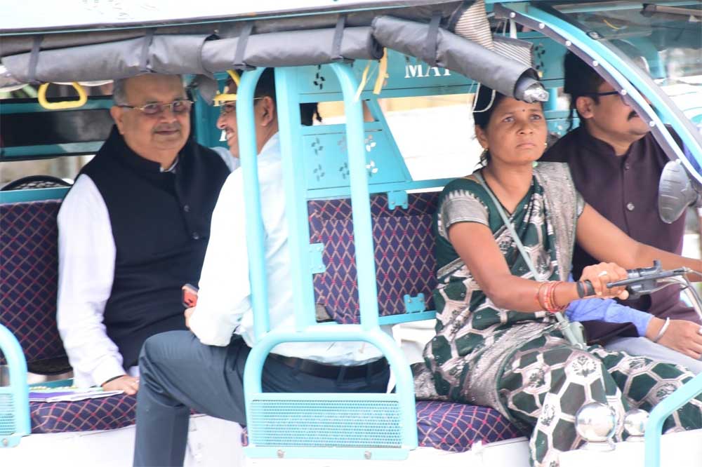 E rIKHA 01.jpg