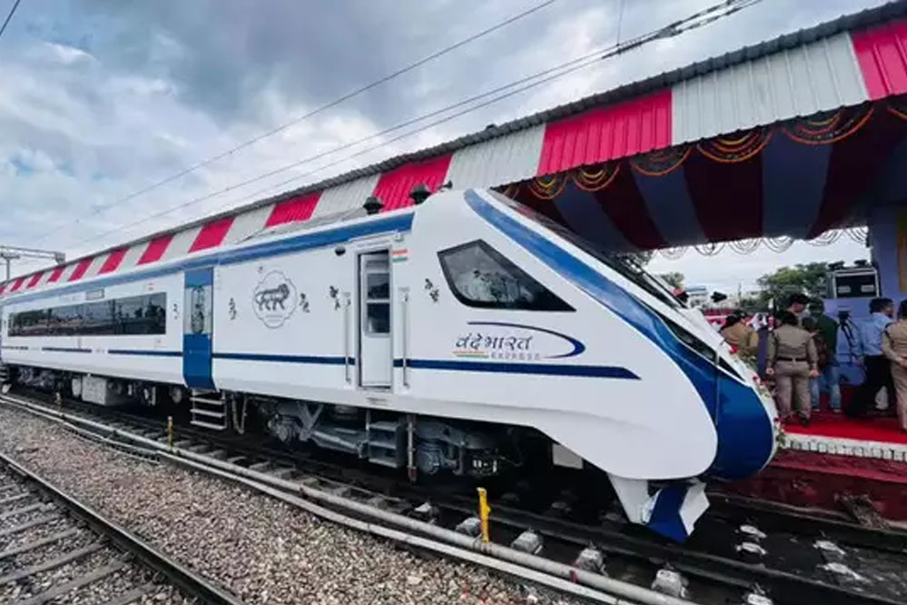 Vande bharat express 19A 57 3.jpg