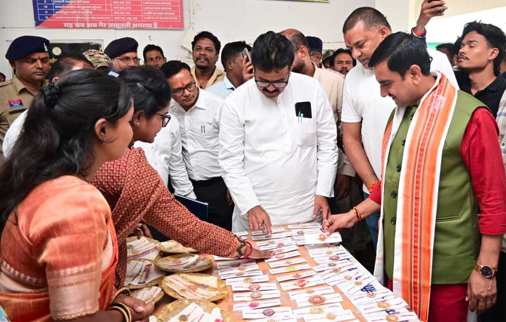 Rakhiiiiiiiiii.jpg