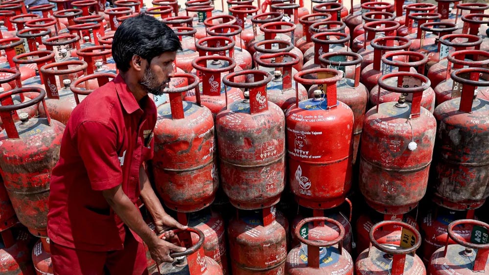 Lpg 136 1.jpg