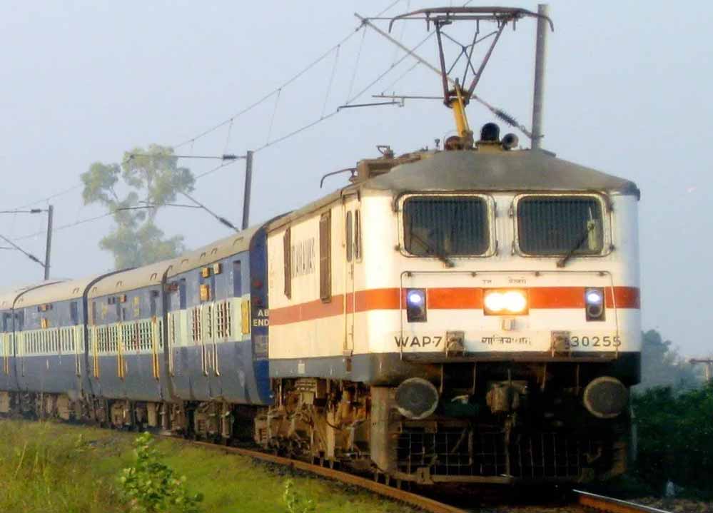 Train india86 2.jpg