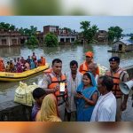 बाढ़ के बीच योगी सरकार का राहत अभियान तेज, 18,810 लोगों को सुरक्षित स्थान पर पहुंचाया