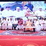 शिक्षक दिवस पर CM योगी ने 81 शिक्षकों को अपने हाथों से किया सम्मानित