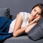 सोते समय लोग क्यों करते हैं बड़बड़ाना? जानें Sleep Talking के पीछे की वजह और कब सतर्क होना जरूरी