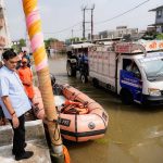 बाढ़ प्रभावितों को राहत पहुंचाने के लिए युद्ध स्तर पर कार्य कर रही योगी सरकार, नगर विकास मंत्री ने फैजुल्लागंज-दाउदनगर में किया निरीक्षण